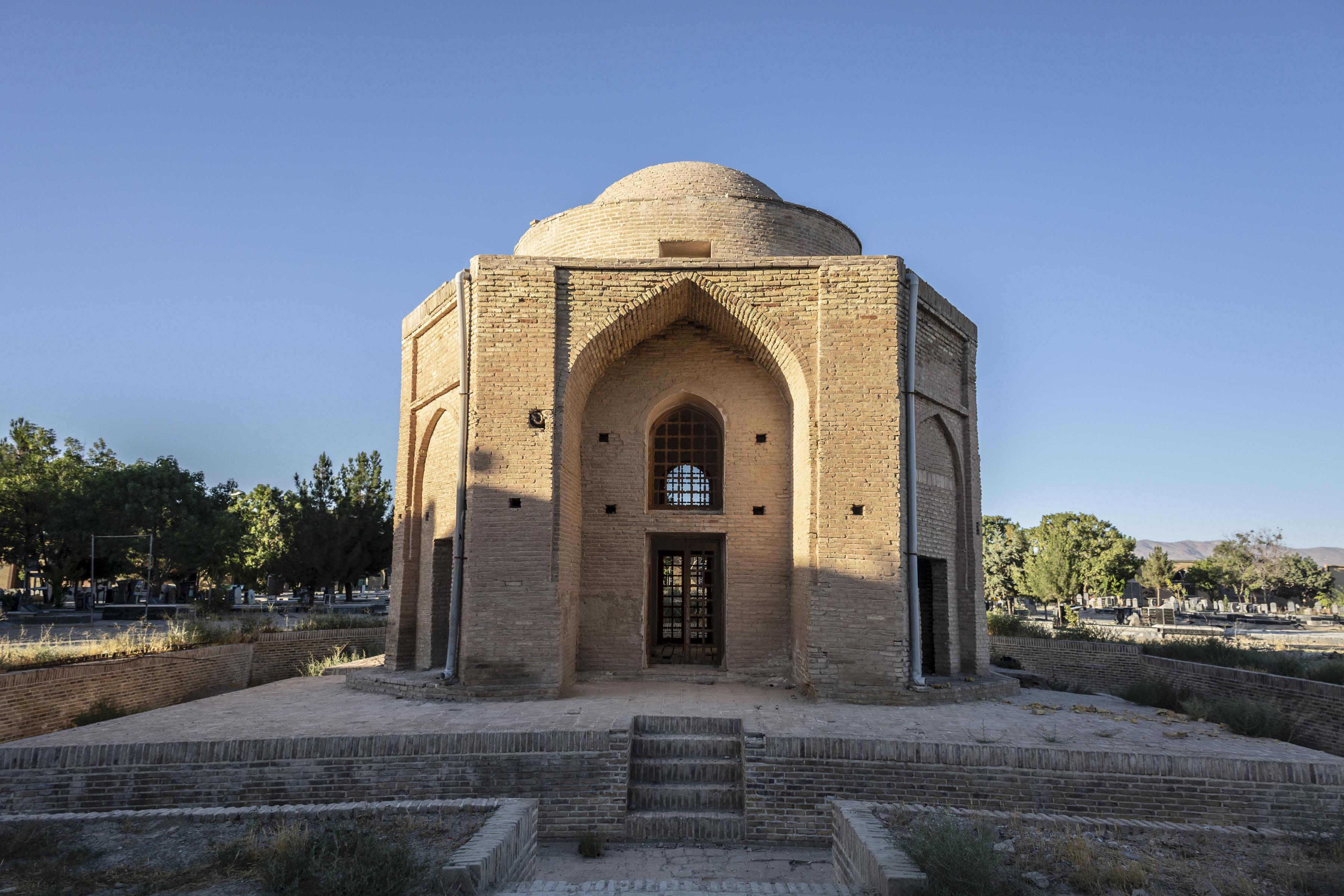 نمای بیرونی چهارطاقی تیموری شیروان