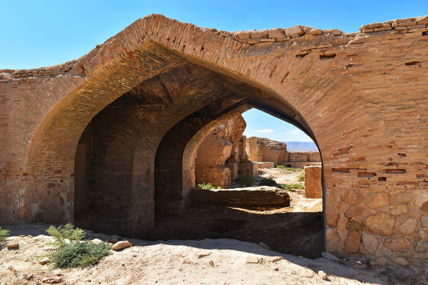 نمایی از رباط عشق