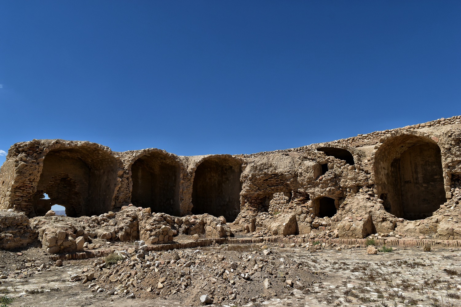نمای آجری رباط عشق
