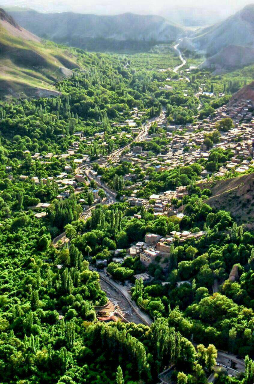 div عمودی از طبیعت و بافت روستای روئین
