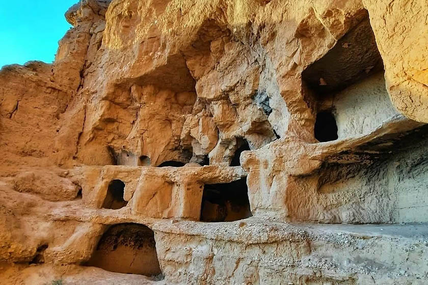 طبقه نخست غارهای هنامه